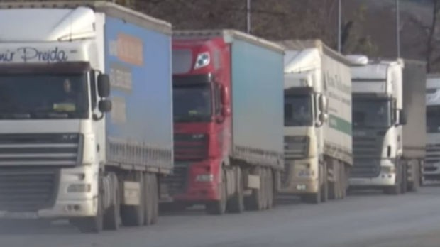 Azərbaycan-Gürcüstan sərhədində 20 kilometrlik tıxac yarandı - VİDEO