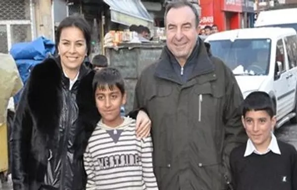 "Arka Sokalar"ın aktrisası Bələdiyyə sədrliyinə namizəd oldu - FOTO