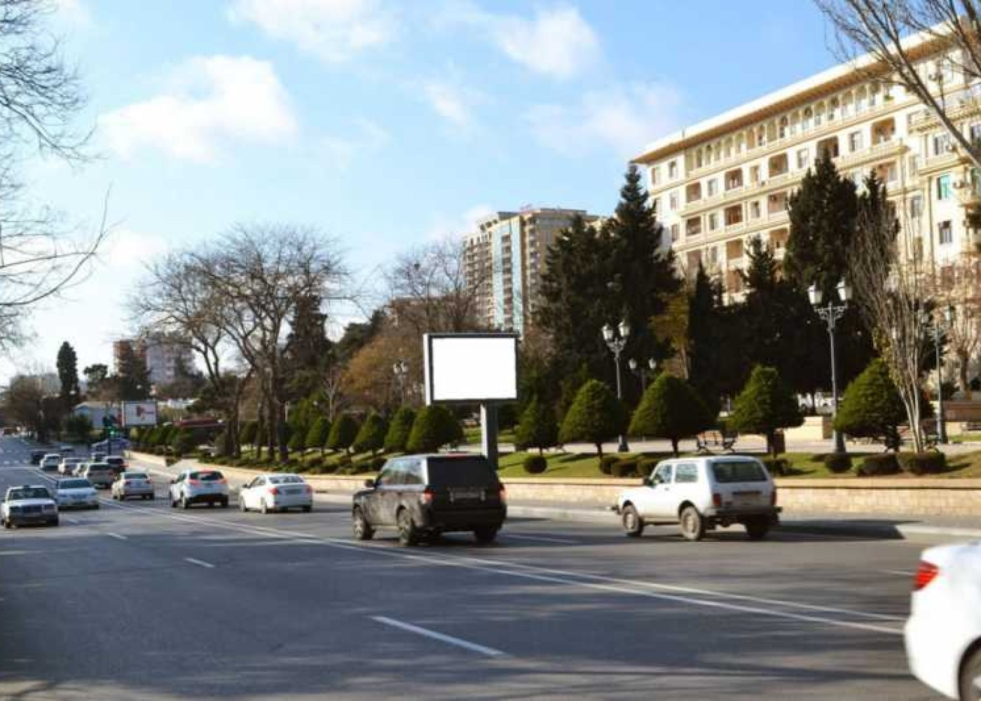 Binalarda yerləşdirilən reklam qurğularına dair xüsusi tələblər müəyyən olunub