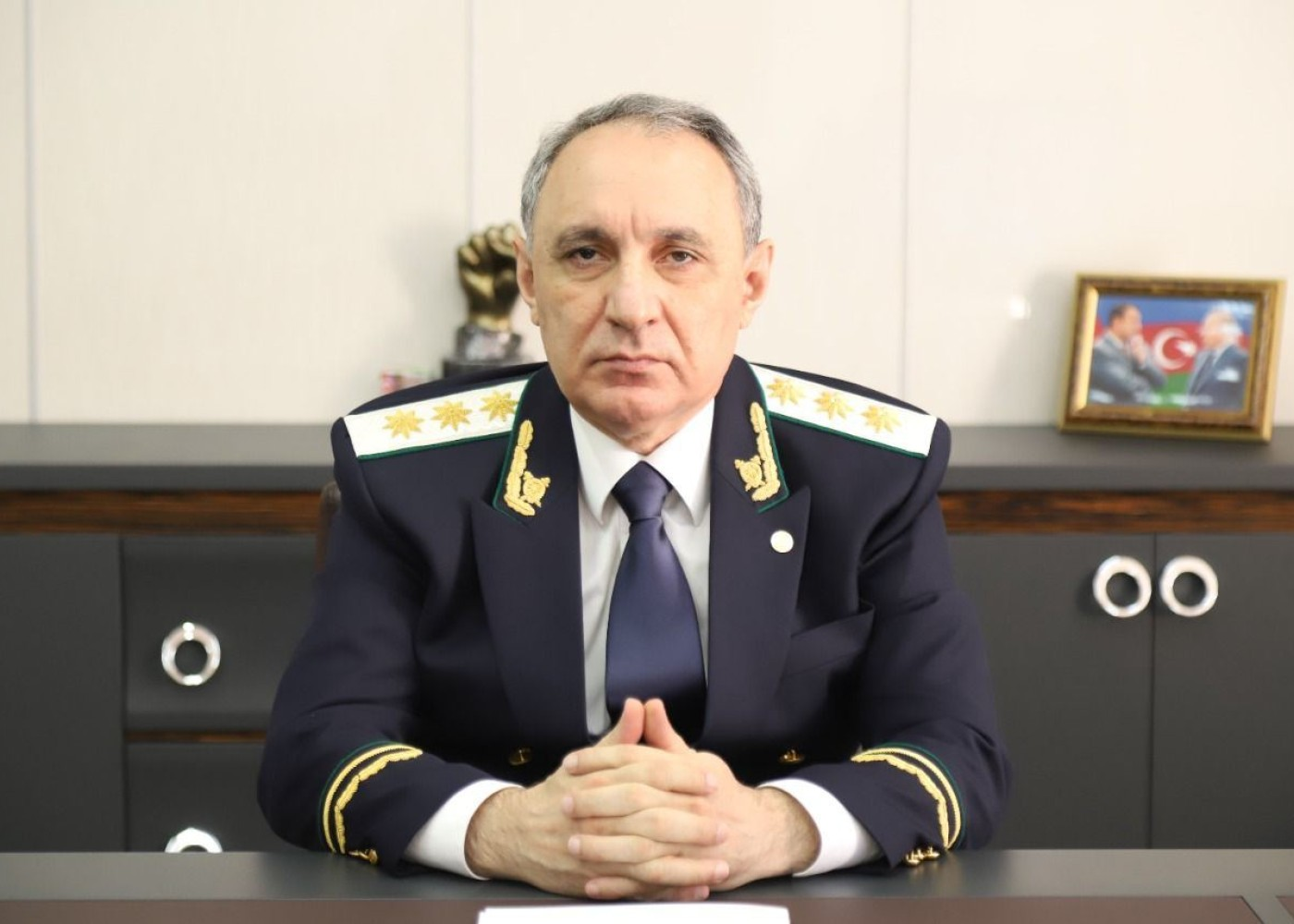 Kamran Əliyev Ulu Öndərin məzarını ziyarət etdi