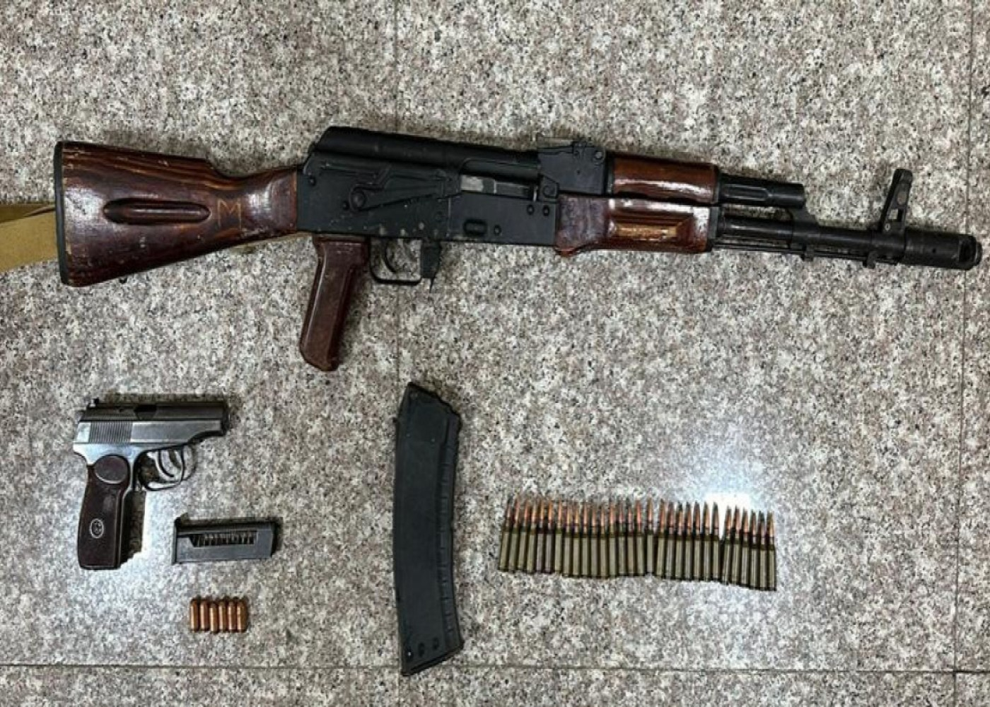 Qusarda avtomat və tapança tapıldı