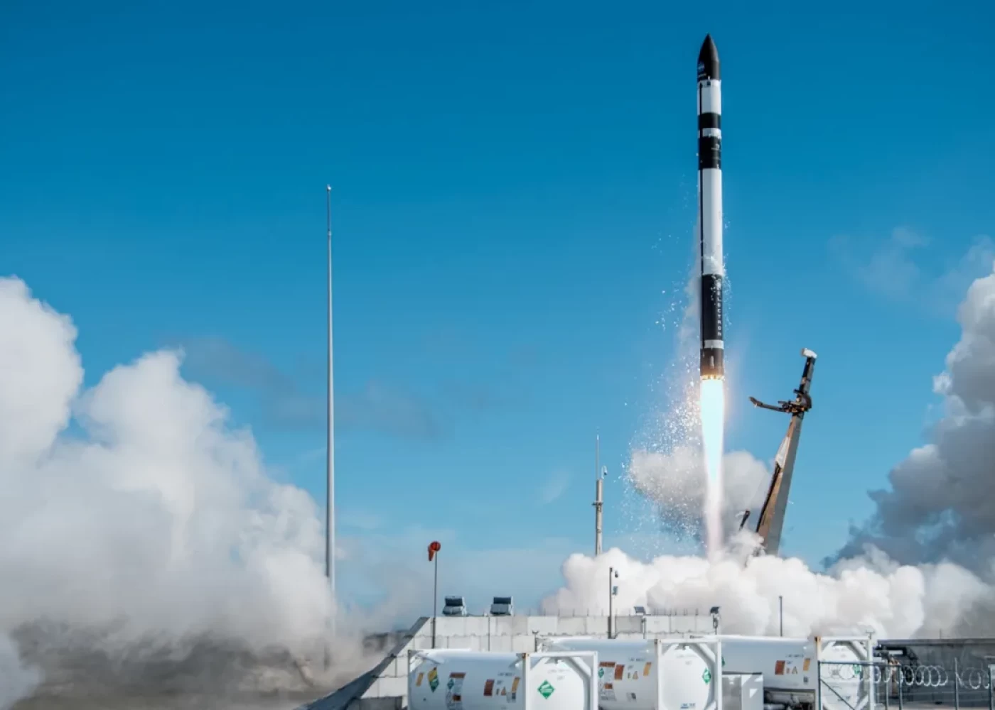 Kosmosa ilk elektron raketi buraxıldı