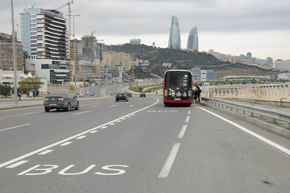 Avtobusların hərəkət sürətinin artırılması üçün ayrılmış zolaqlar şəbəkəsi hazırlanır