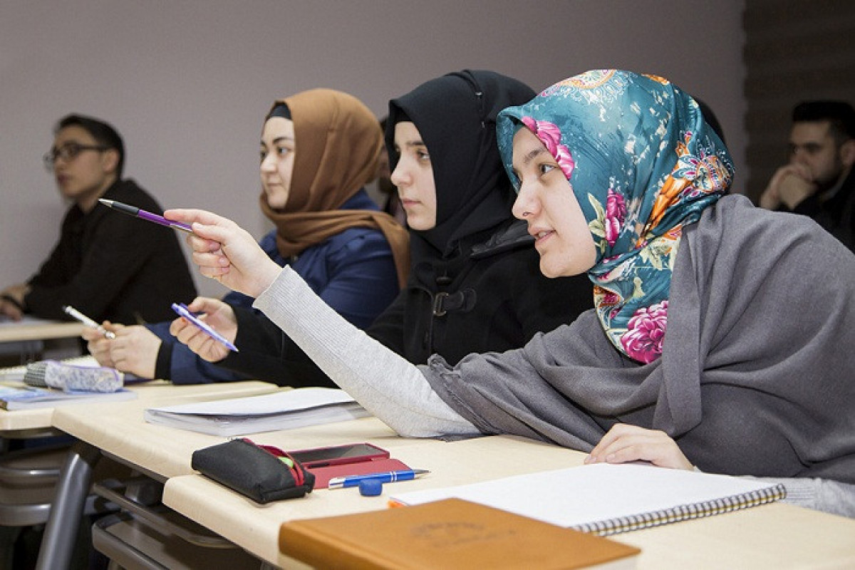 Dövlət Komitəsi: Bakı İlahiyyat Kollecində qızlar və oğlanlar birlikdə təhsil alacaqlar
