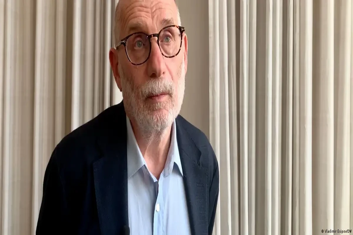 Boris Akunin terrorçu və ekstremistlər reyestrinə daxil edilib