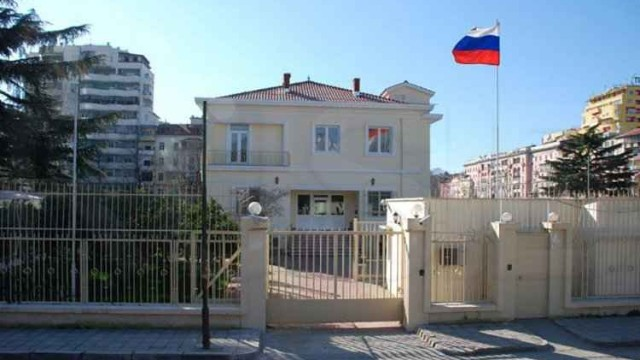 Rusiya səfirliyinə basqın edildi