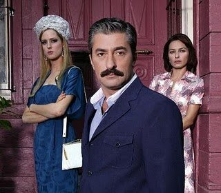 "Öyle bir geçer zaman ki"nin "Karolin"i dünyaya yeni gələn körpəsi ilə şəkil paylaşdı