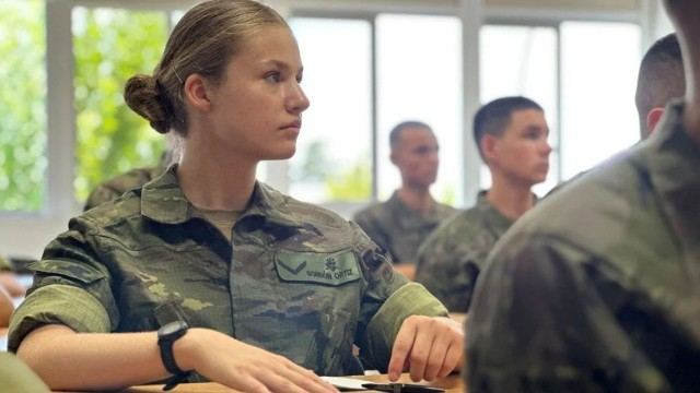 İspaniya şahzadəsi qarlı dağda hərbi təlim keçdi - FOTOLAR