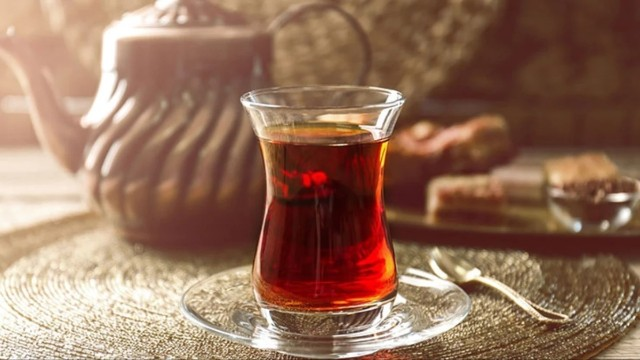 Çayı gec dəmləyən arvadının başını qılıncla kəsdi - FOTO