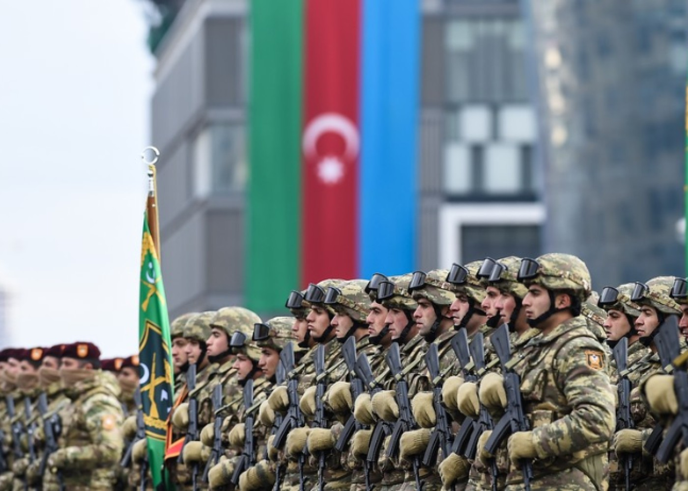 Hərbi qulluqçuların qulluq əlavəsinin faizi artırılır