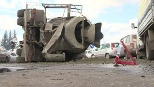 Şuşa yolunda betonqarışdıran avtomobil aşdı - ÖLƏN VAR