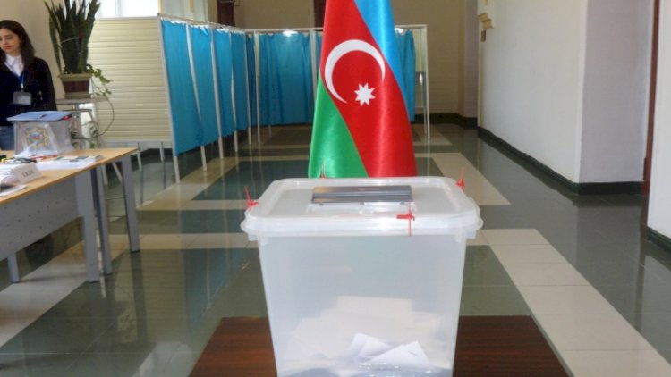 Azərbaycanda məşhur yazıçı prezident seçkilərinə qatılır