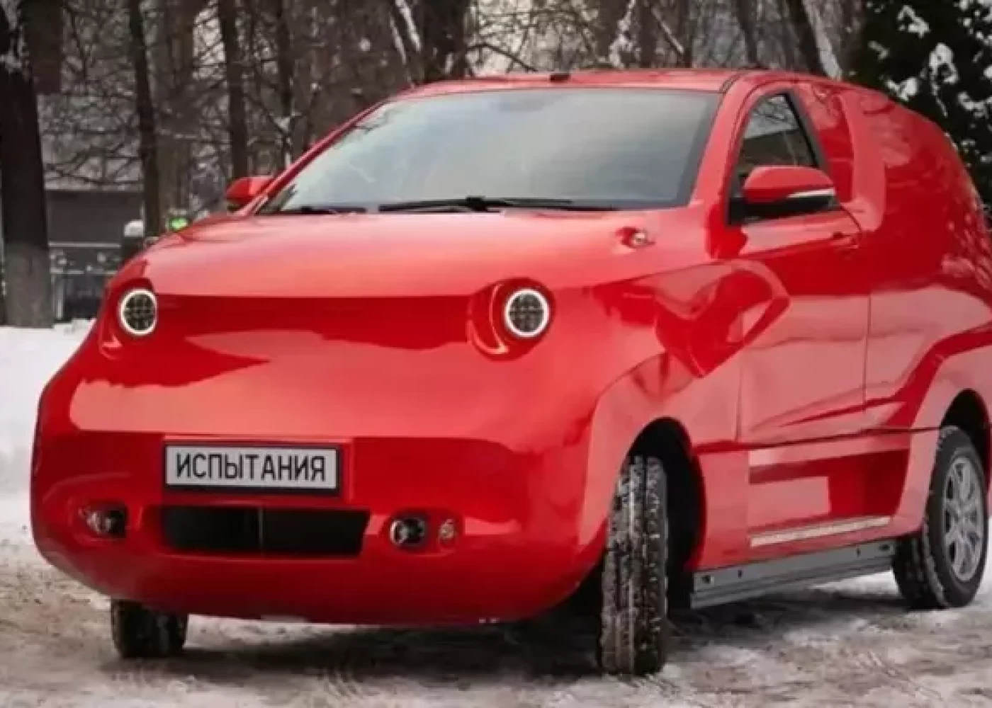 Rusiyanın ilk elektromobili gülüş obyektinə çevrildi