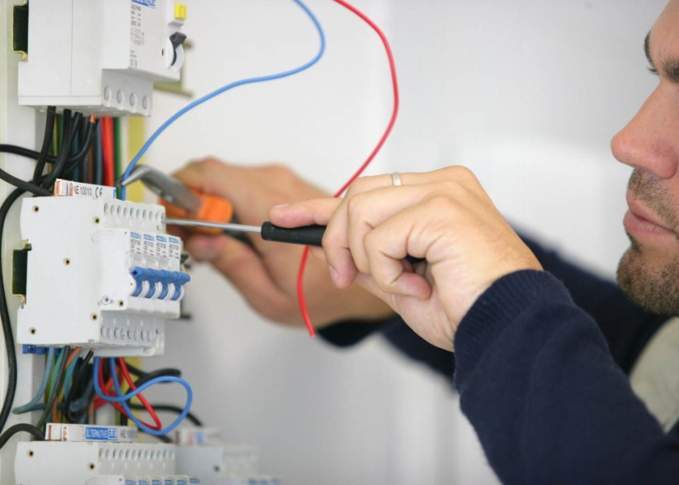 Elektrik qurğularının istismarı ilə bağlı tələblər dəyişir