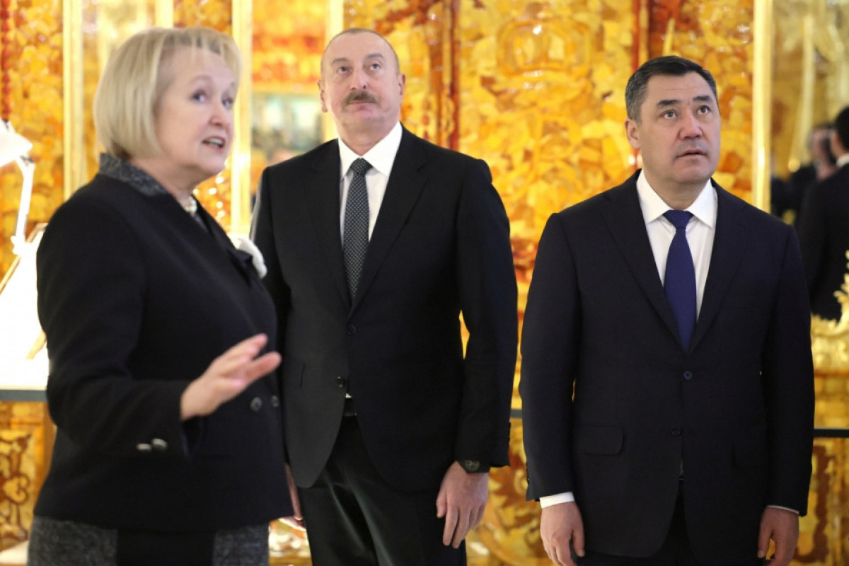 Prezident İlham Əliyev Sankt-Peterburqda “Yekaterina sarayı” ilə tanış olub