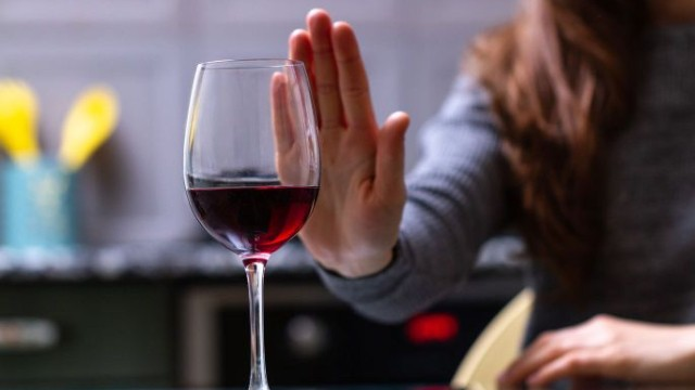Qışda alkoqolun məhdudlaşdırılması infarkt və insult riskini azaldır