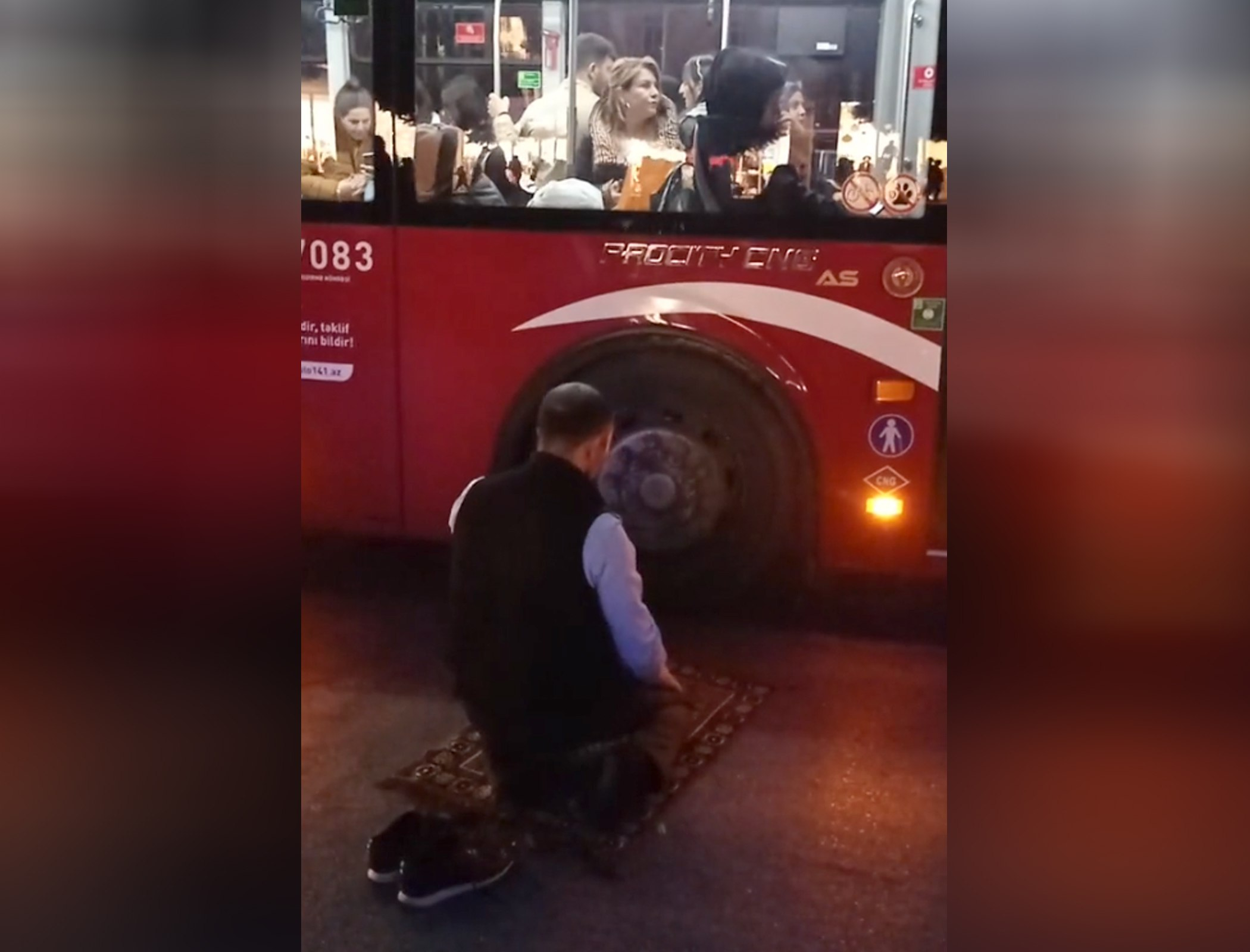 "BakuBus"ın sürücüsünün namaz qılması ilə bağlı AÇIQLAMA