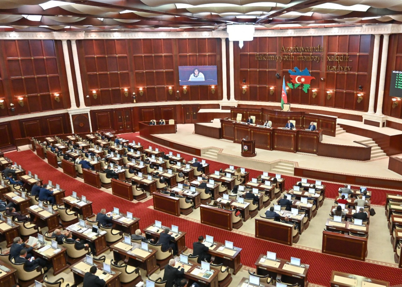 Bu həftə deputatlar tətilə çıxır