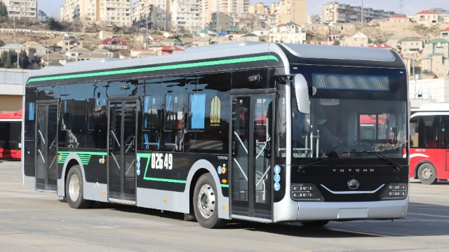 Bakıya sınaq məqsədilə növbəti elektrik mühərrikli avtobus gətirilib - FOTO