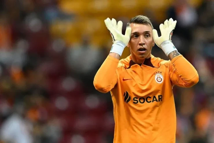 Muslera "Qalatasaray"dan ayrılır, yeni klubu bilindi