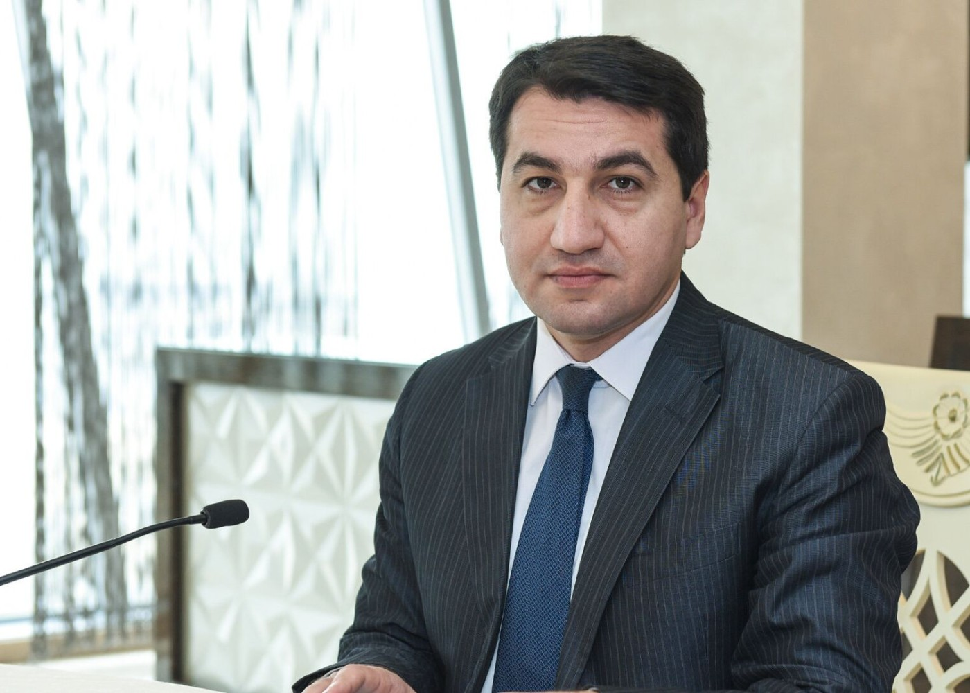 "Bu gün sülh sazişinin mətni üzərində iş birbaşa Bakı ilə İrəvan arasında aparılır" - Hikmət Hacıyev