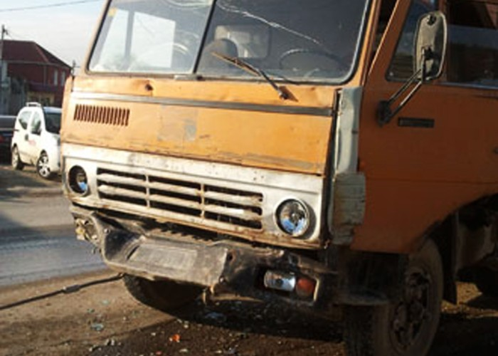 Ağdaşda “Atego” “KamAZ”la toqquşdu - Ölən var