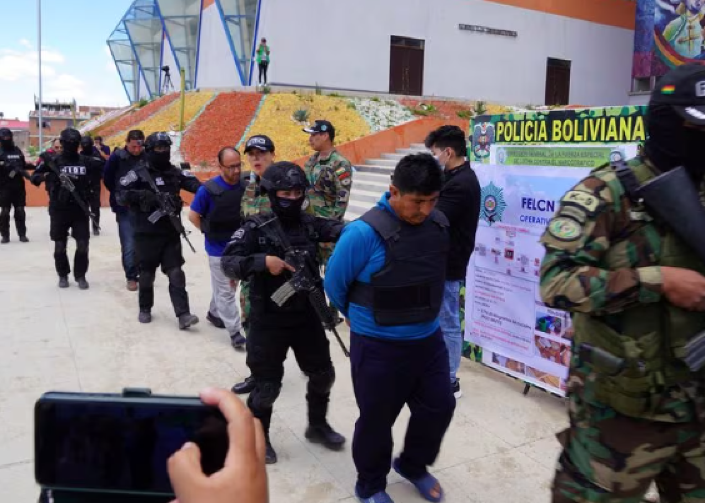 Boliviya tarixində ilk: 526 milyonluq narkotik müsadirə edildi