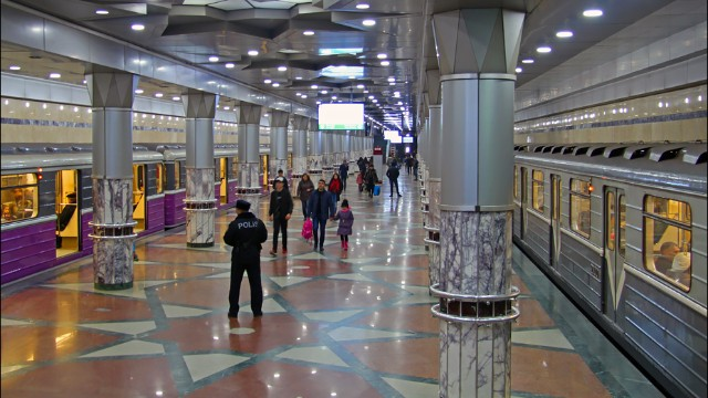 Metroda sərnişinin halı pisləşdi