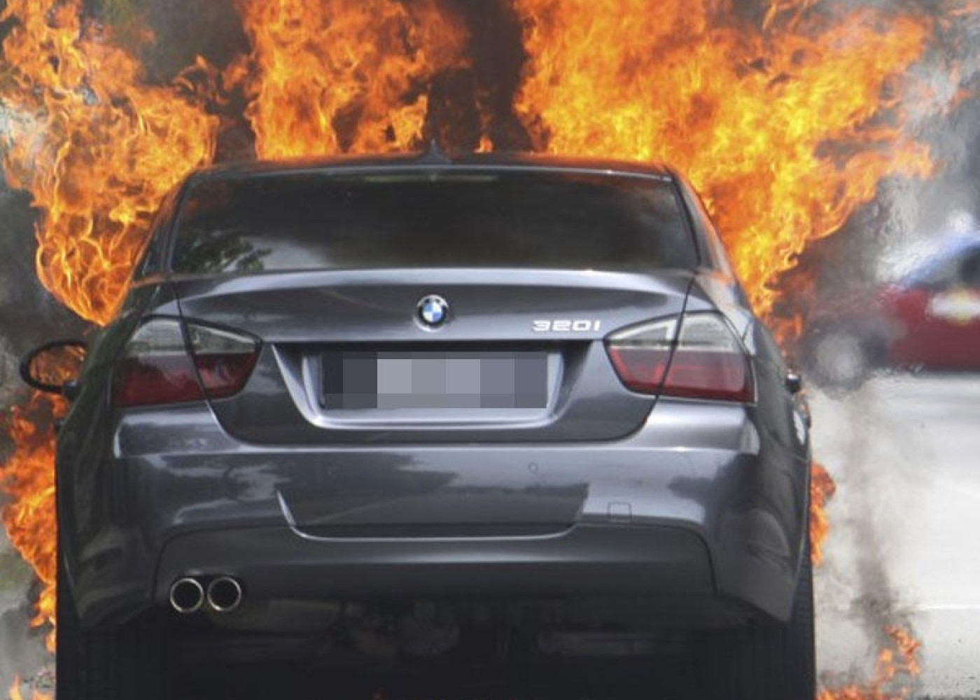 Bakıda “BMW” yandı