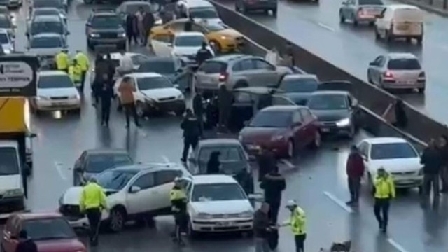 Ankarada 26 avtomobil toqquşdu - VİDEO