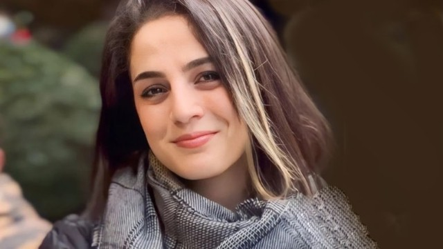 Başı açıq fotosuna görə 74 dəfə qamçılandı