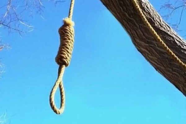 57 yaşlı kişi evinin həyətində intihar etdi