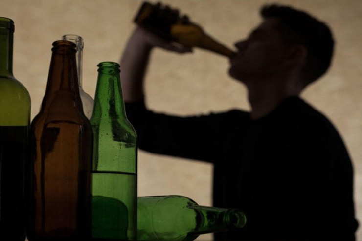 Alkoqoliklərin gördüyü və eşitdiyi HALLÜSİNASİYALAR