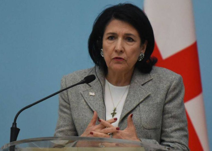 Gürcüstan prezidenti Rusiyanı düşmən hesab etdiyini dedi
